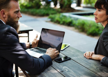 Ogłoszenie typu "szukam wspólnika" - czy warto się zainteresować?