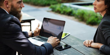 Ogłoszenie typu "szukam wspólnika" - czy warto się zainteresować?