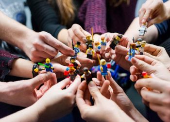 Pomysł na imprezę firmową, który sprzyjać będzie budowaniu relacji? Sprawdź TOP 5 propozycji