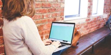 Imho - rozwinięcie skrótu, definicja oraz zastosowanie