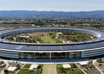 Crowdsourcing - definicja, jak działa, historia