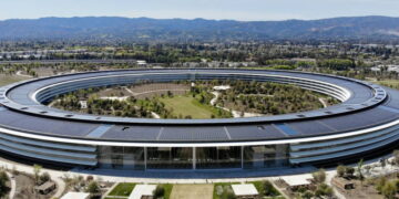 Crowdsourcing - definicja, jak działa, historia