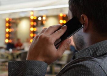 Smart casual - czym dokładnie jest? Definicja pojęcia