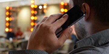 Smart casual - czym dokładnie jest? Definicja pojęcia