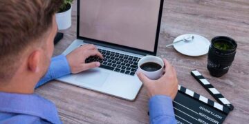 Tranzycja - czym dokładnie jest? Definicja pojęcia