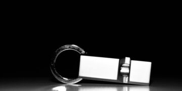 Whistleblowing - czym jest? Definicja pojęcia