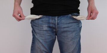 Blokada środków na koncie - czym jest i kiedy występuje?