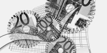 Przewalutowanie - czym jest i jak działa? Definicja pojęcia