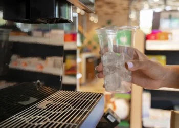 Automat do napojów na bazie syropów - co warto o nim wiedzieć?