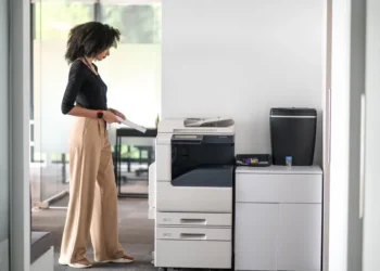 Adresarki i drukarki do kopert - co warto o nich wiedzieć?