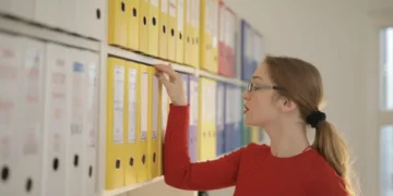 Zarządzanie dokumentacją w firmie: jak utrzymać porządek?