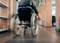 Mobilne toalety dla osób z niepełnosprawnością: jak spełnić standardy?